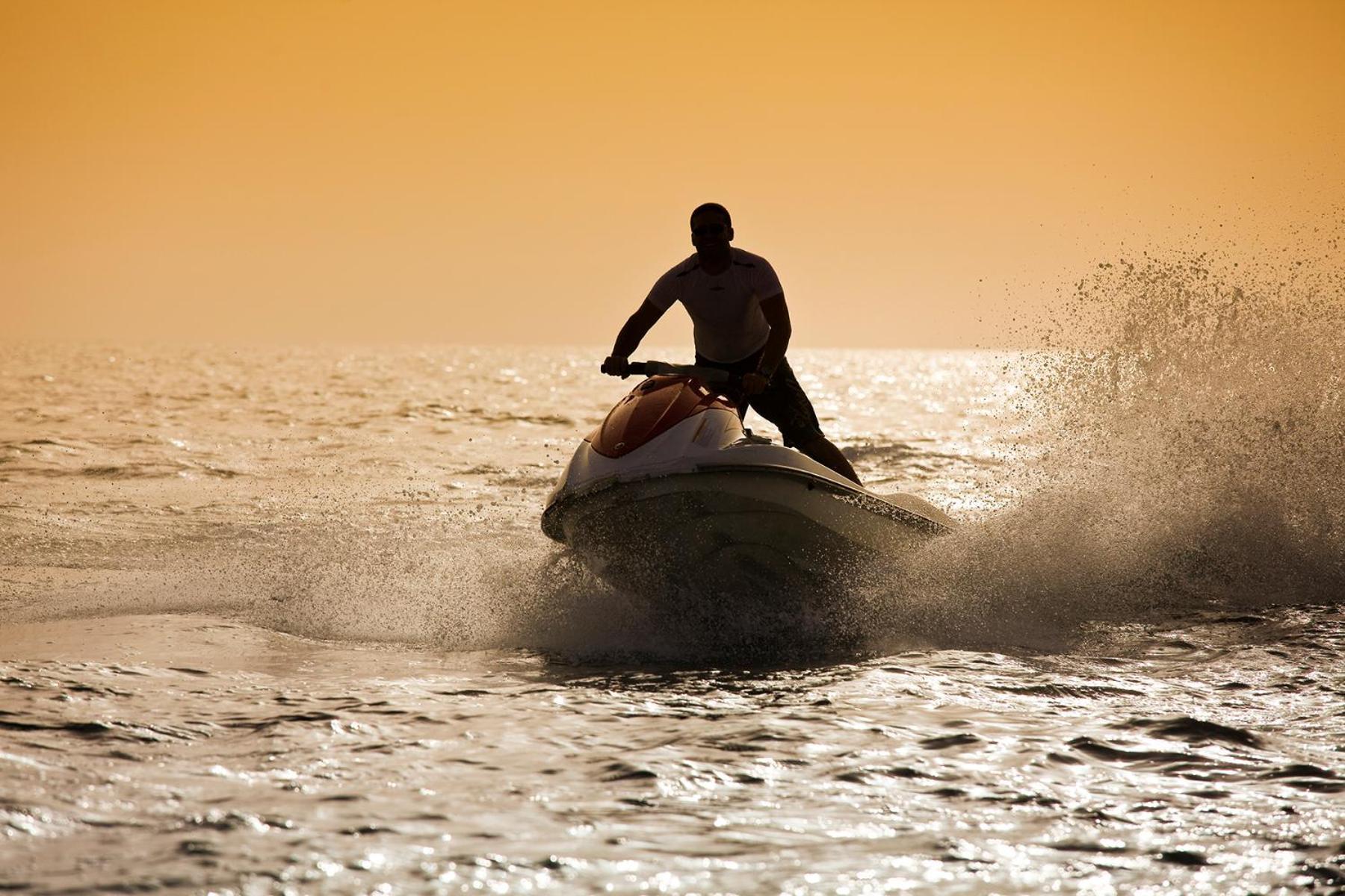 Ajman Hotel & Villas By Blazon Hotels Екстериор снимка Jet skiing