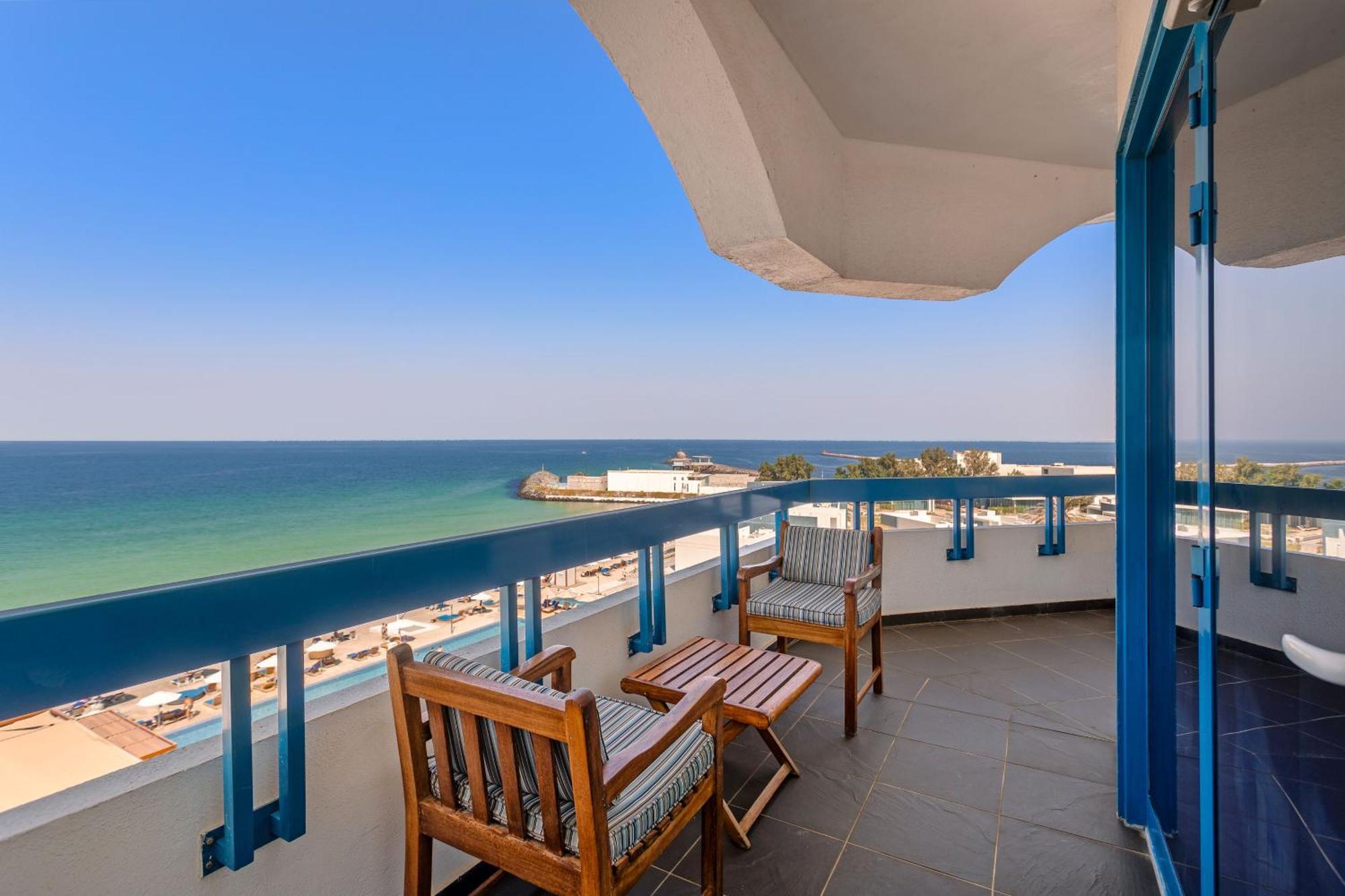 Ajman Hotel & Villas By Blazon Hotels Екстериор снимка Balcony of a suite