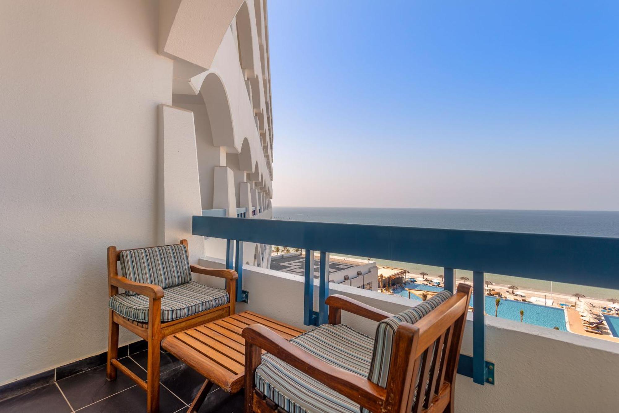 Ajman Hotel & Villas By Blazon Hotels Екстериор снимка Balcony of a hotel room