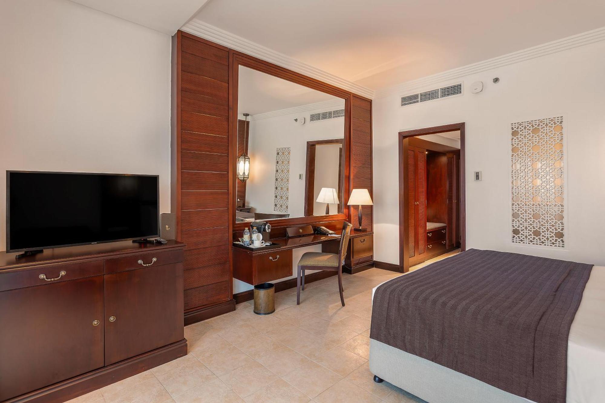 Ajman Hotel & Villas By Blazon Hotels Екстериор снимка Deluxe room